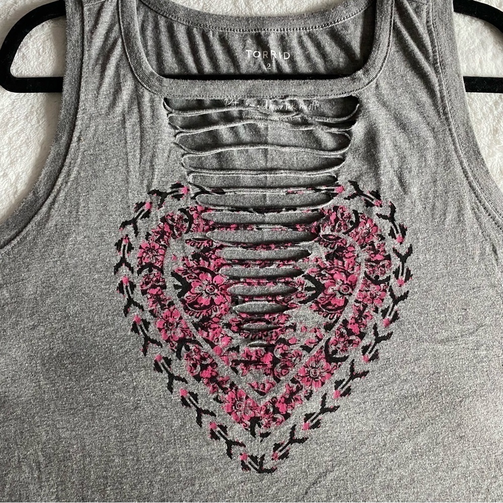 Torrid Slasher Tank - Tapesty Heart (NWOT)​ - Picture 5 of 9